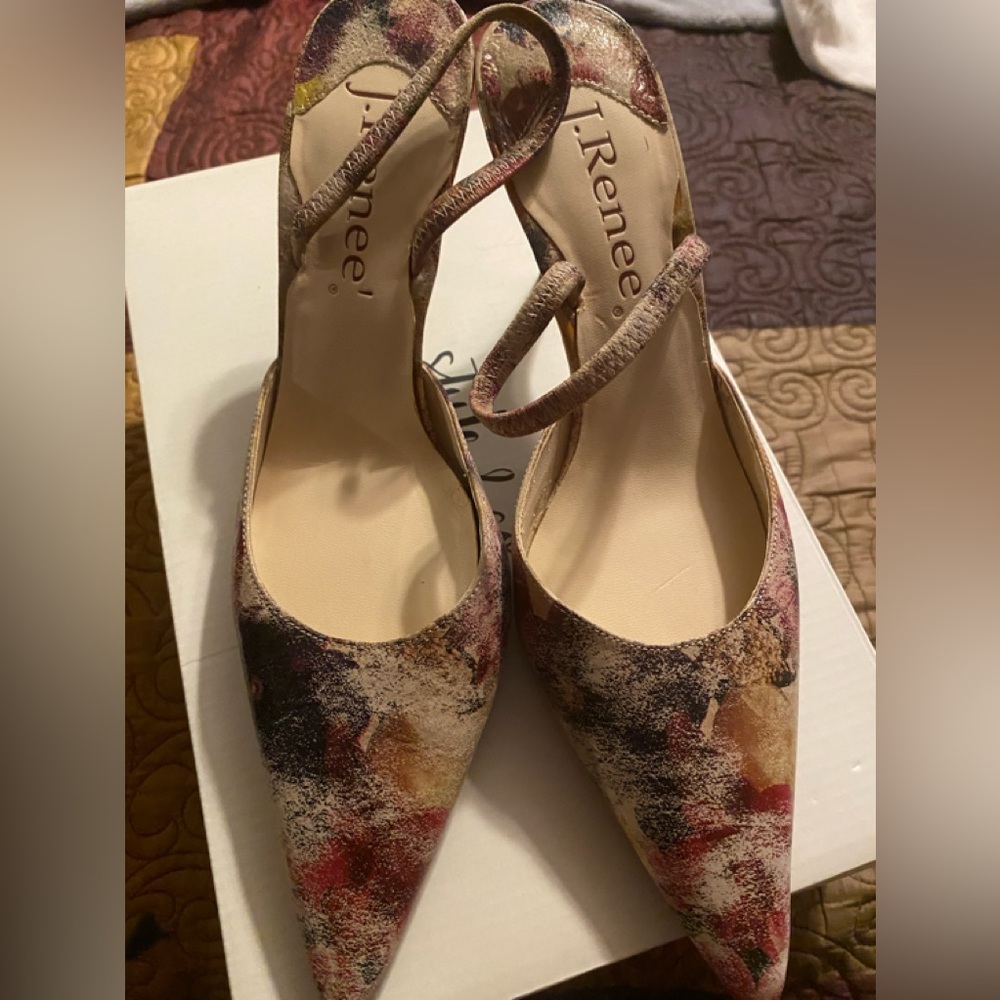 Sleek speckle tone shoe
